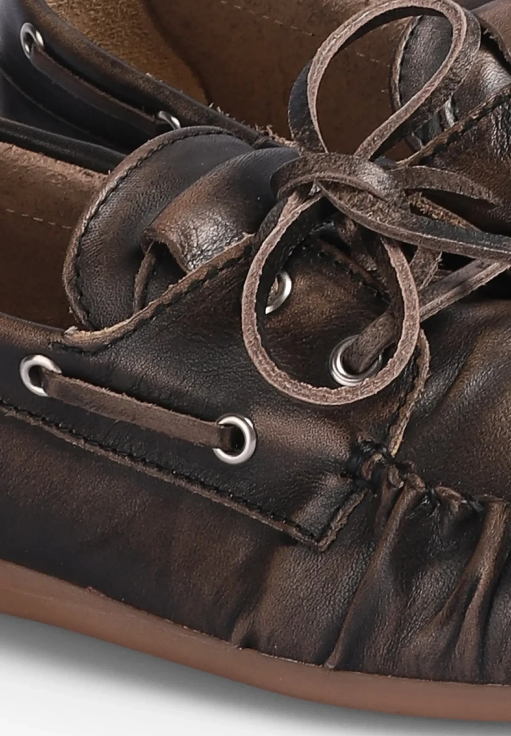 ALOHAS | MOCASINES DE CUERO CEPILLADO ROWAN