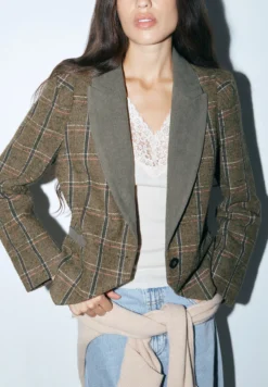 BLAZER CUADROS DETALLE SOLAPA