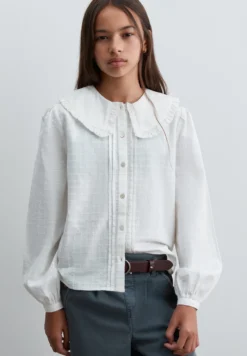 BLUSA CUELLO DETALLES BORDADOS