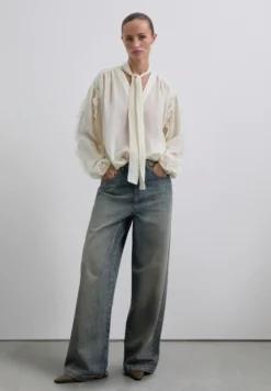 BLUSA DETALLE LAZO FRUNCES