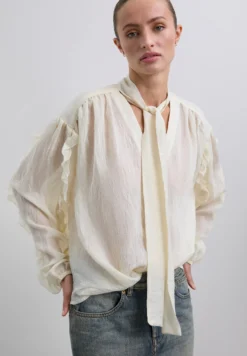BLUSA DETALLE LAZO FRUNCES
