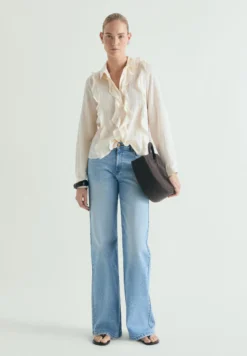 BLUSA DETALLE VOLANTES