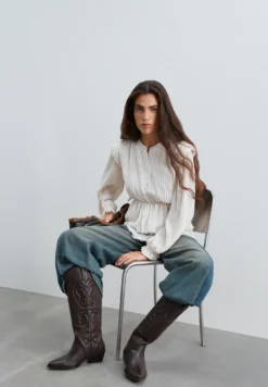 BLUSA PLISADA VOLANTES