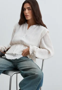 BLUSA PLISADA VOLANTES