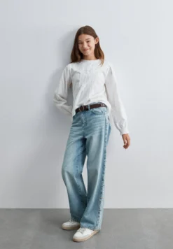 BLUSA ROMÁNTICA BORDADOS