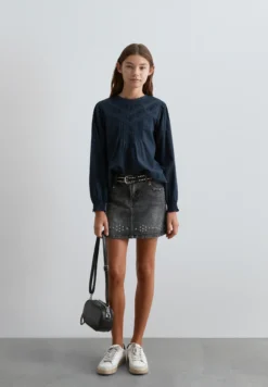 BLUSA ROMÁNTICA BORDADOS