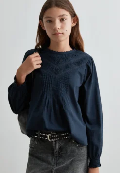 BLUSA ROMÁNTICA BORDADOS
