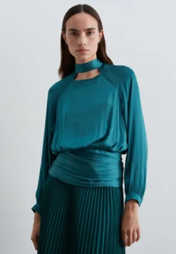 BLUSA SATINADA CUT OUT