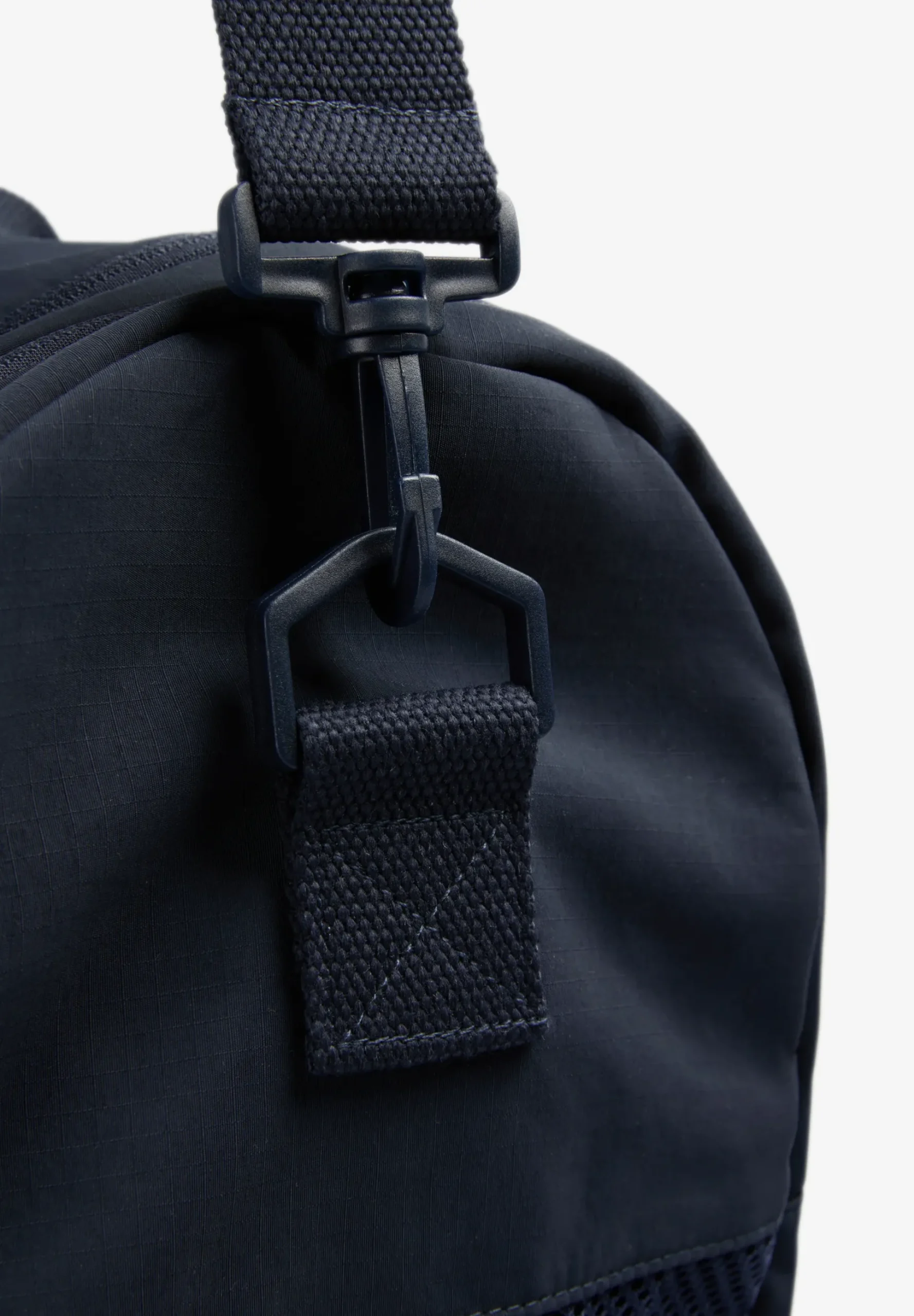 BOLSA DEPORTIVA TIPO DUFFLE