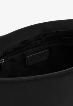 BOLSO DE HOMBRO CON CADENA