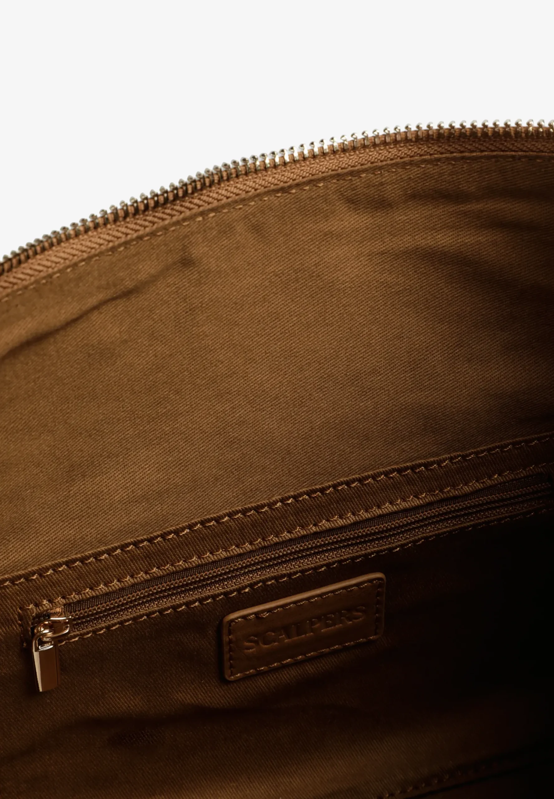 BOLSO DE HOMBRO MEDIANO TACHAS