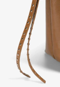BOLSO DE HOMBRO MEDIANO TACHAS