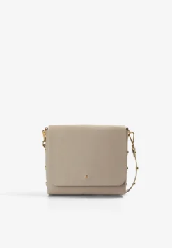 BOLSO DE PIEL CON APLIQUES