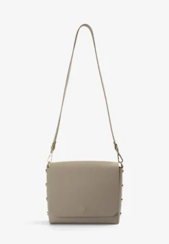 BOLSO DE PIEL CON APLIQUES