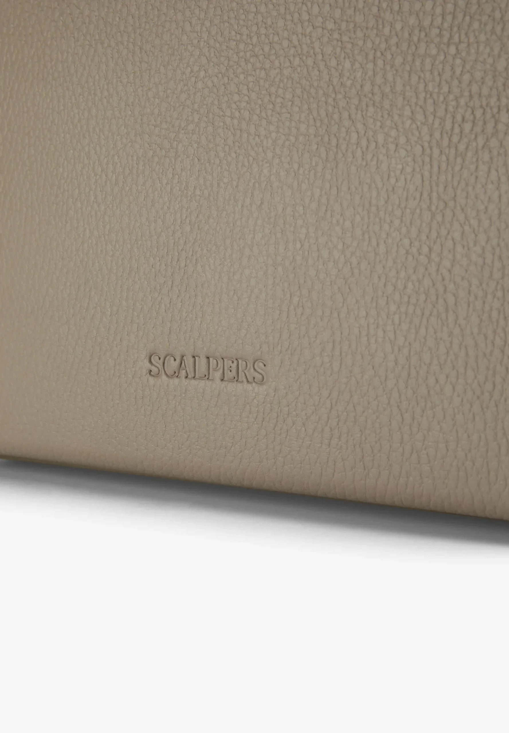 BOLSO DE PIEL CON APLIQUES
