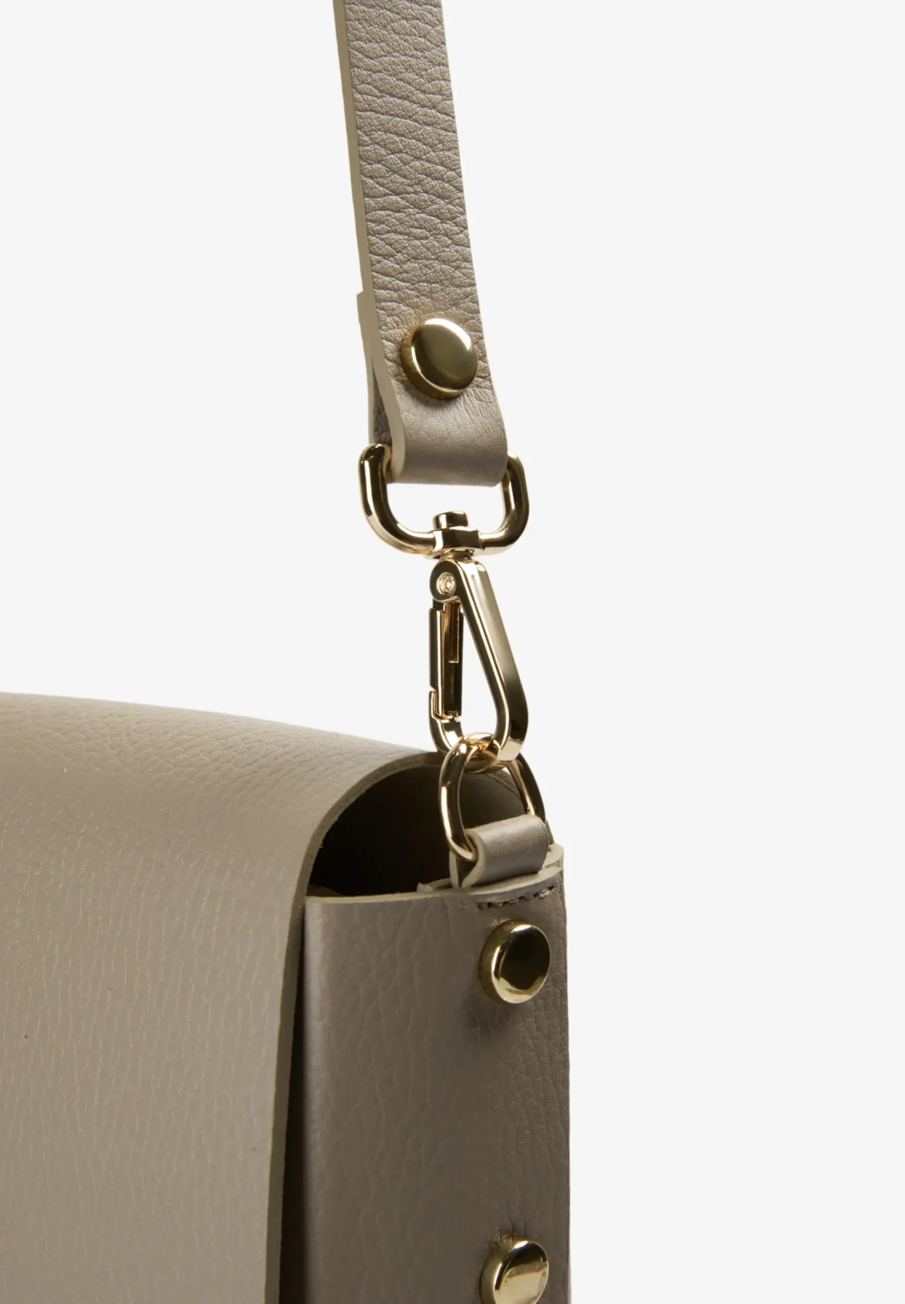 BOLSO DE PIEL CON APLIQUES