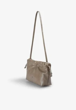 BOLSO EFECTO PIEL CON CIERRE FRUNCIDO