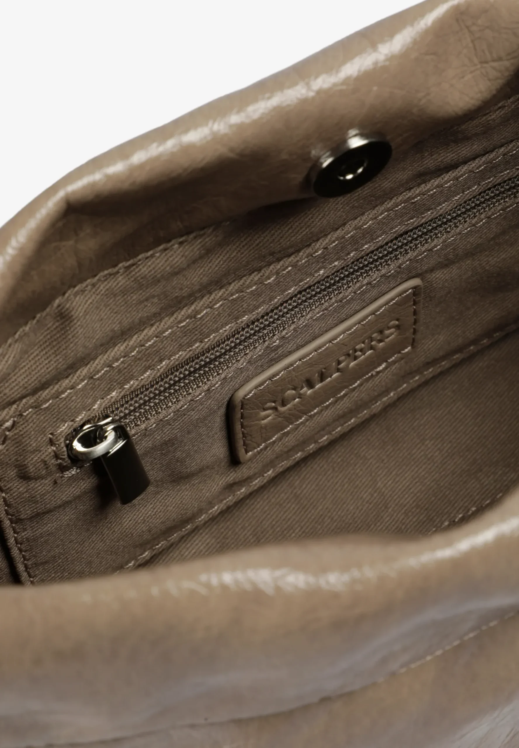 BOLSO EFECTO PIEL CON CIERRE FRUNCIDO