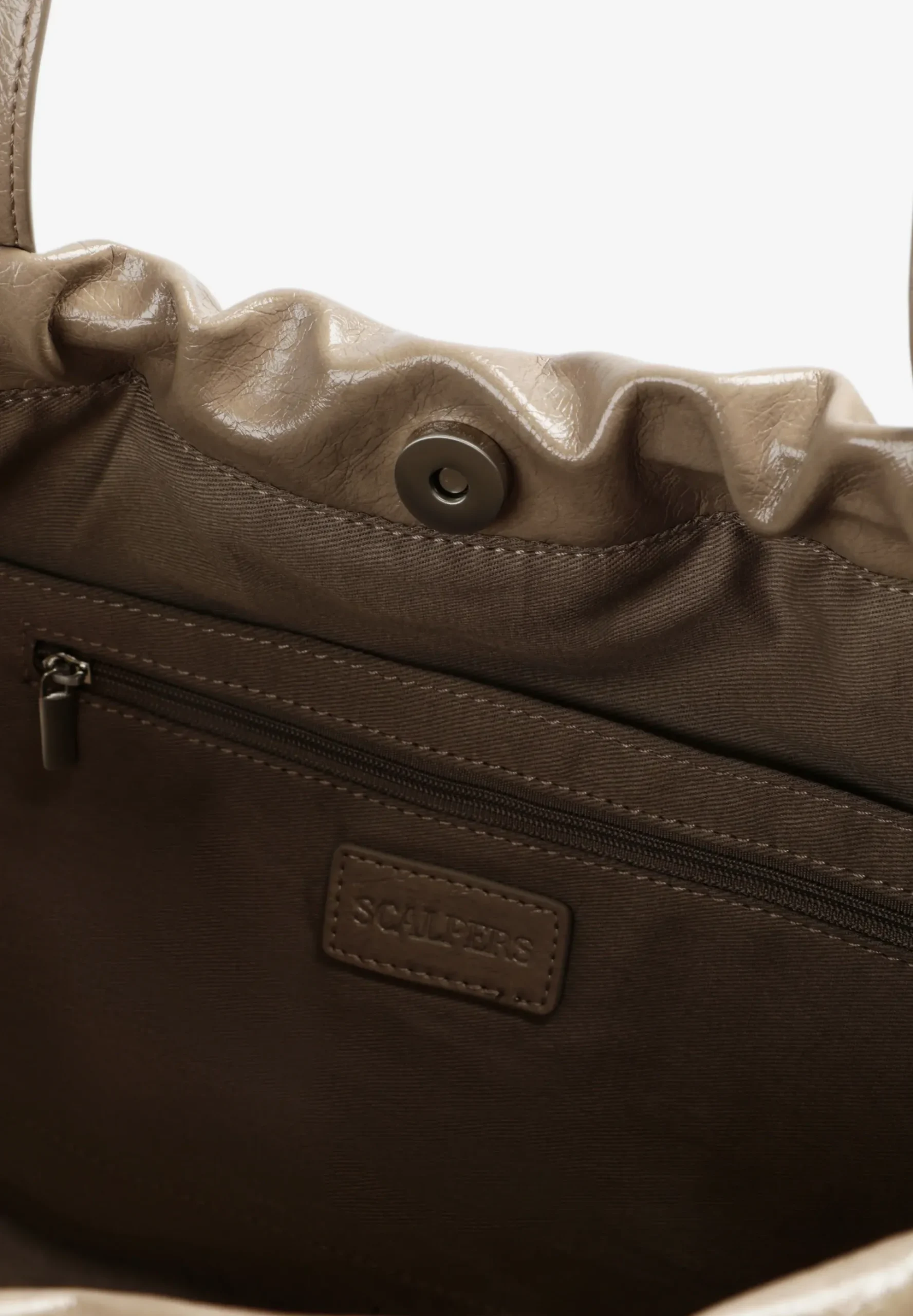 BOLSO MEDIANO EFECTO PIEL CON CIERRE FRUNCIDO