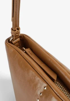 BOLSO MINI BANDOLERA CON TACHAS