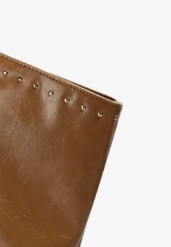 BOLSO SHOPPER ESTRUCTURADO TACHAS