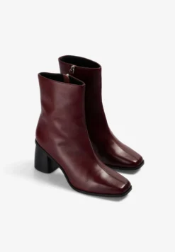 BOTAS TACÓN CONTRASTE