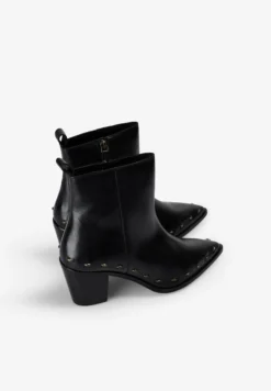BOTAS TACÓN TACHUELAS