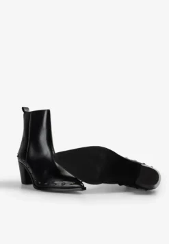 BOTAS TACÓN TACHUELAS