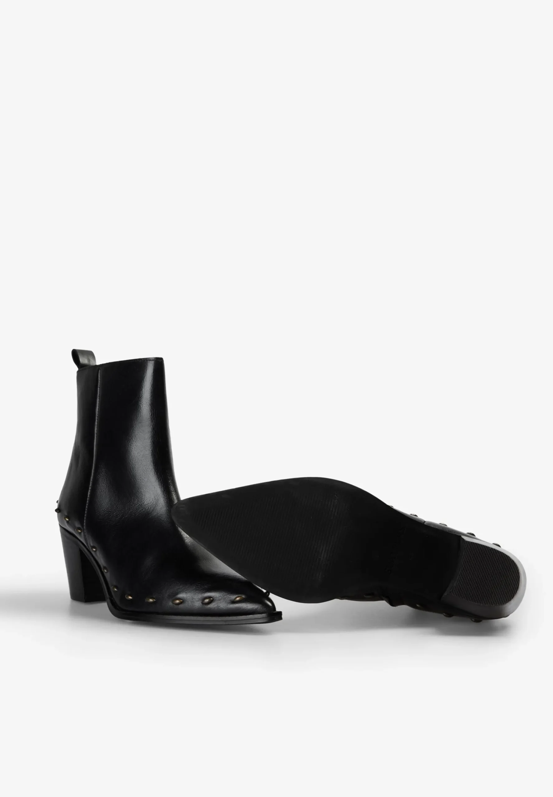 BOTAS TACÓN TACHUELAS