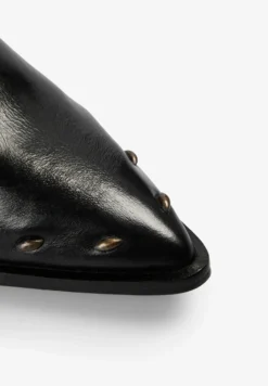 BOTAS TACÓN TACHUELAS
