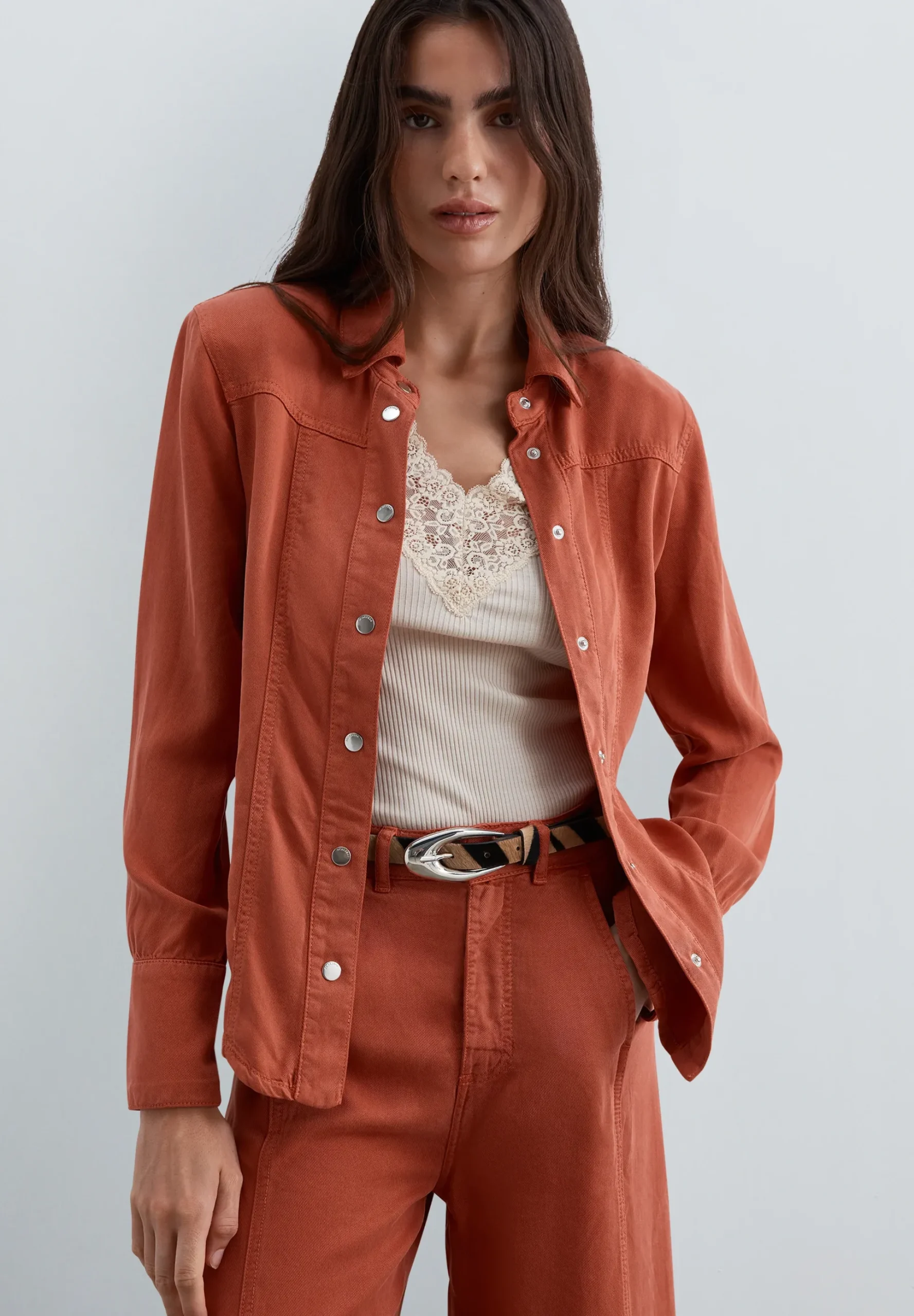 CAMISA FLUIDA DE LYOCELL