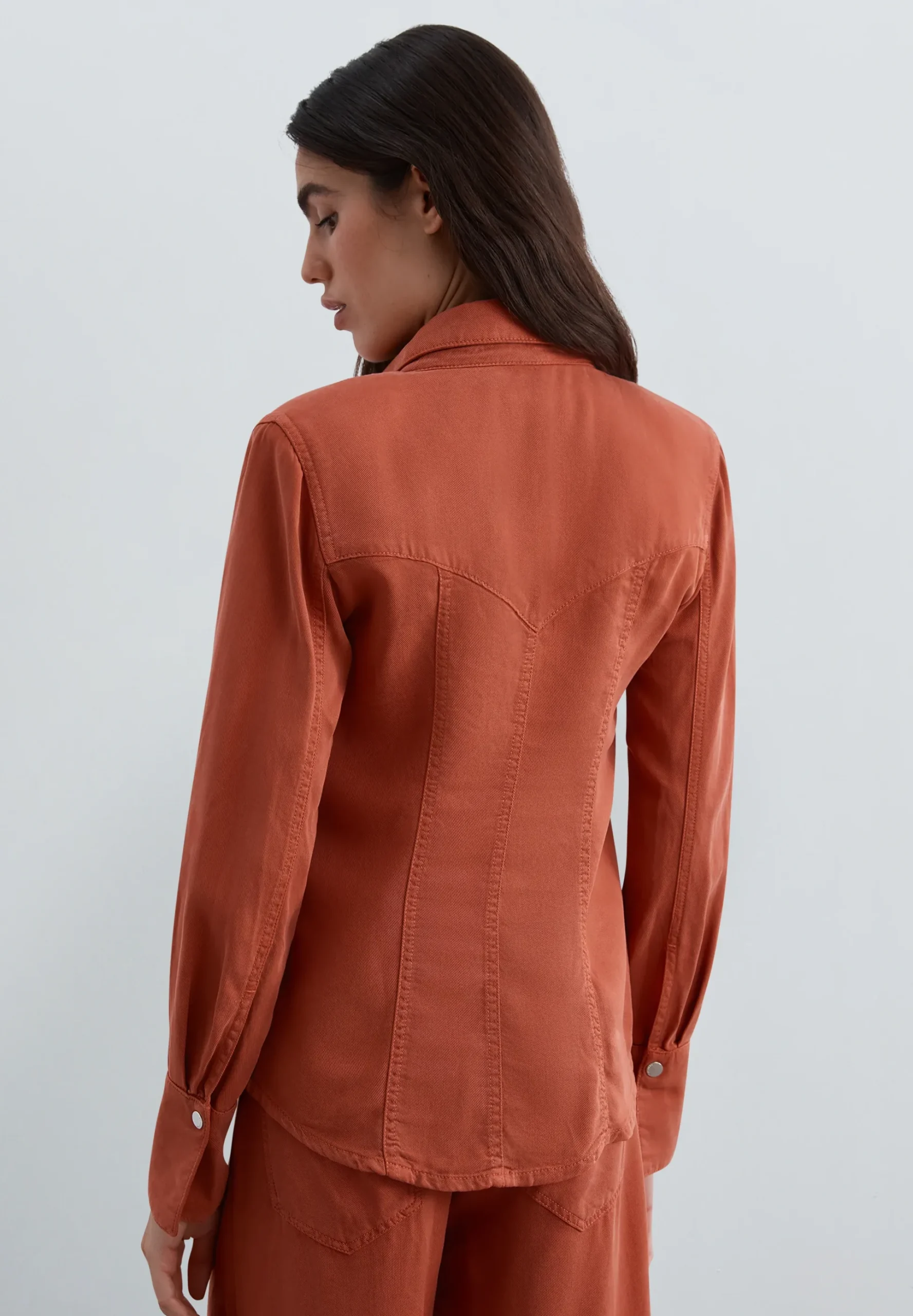 CAMISA FLUIDA DE LYOCELL