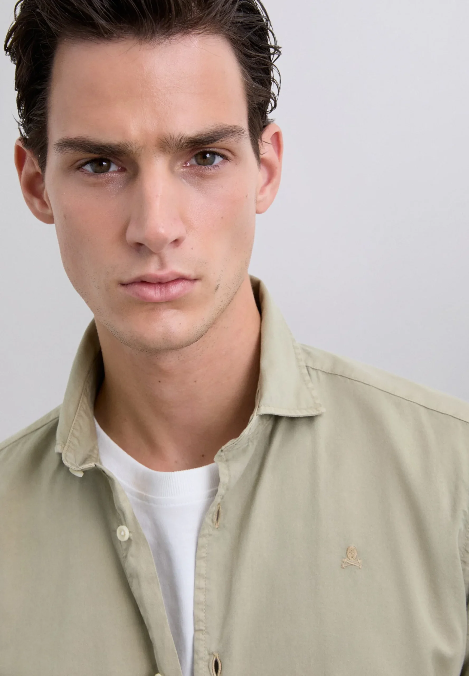 CAMISA REGULAR FIT BORDADA