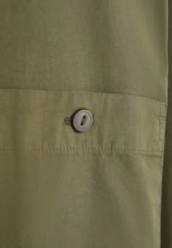 CAMISA RELAXED FIT BOLSILLOS