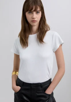 CAMISETA ABERTURA DETALLE PEDRERÍA