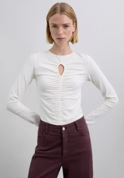CAMISETA ABERTURA FRUNCES