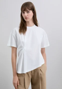 CAMISETA ASIMÉTRICA CUELLO REDONDO