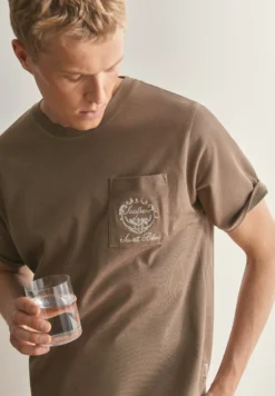 CAMISETA BORDADO BOXY FIT