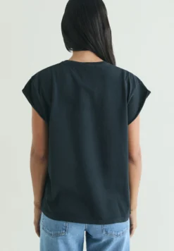 CAMISETA CALAVERA BORDADA