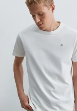 CAMISETA CALAVERA CONTRASTE