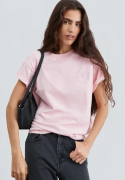 CAMISETA CORAZÓN STUDS