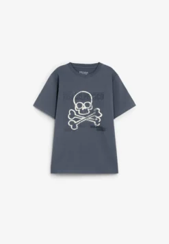 CAMISETA ESTAMPADA DETALLE TRASERO
