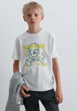 CAMISETA ESTAMPADA DETALLE TRASERO