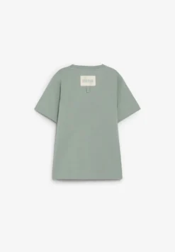CAMISETA ESTAMPADA DETALLE TRASERO