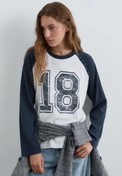 CAMISETA ESTAMPADA MANGAS CONTRASTE