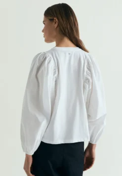 CAMISETA MANGAS ABULLONADAS