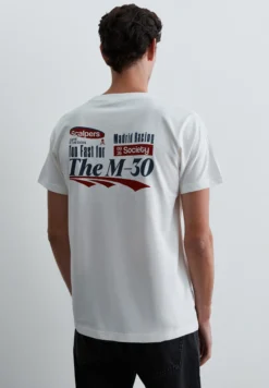 CAMISETA PRINT DETALLE PARCHE