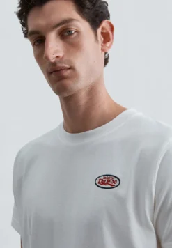 CAMISETA PRINT DETALLE PARCHE