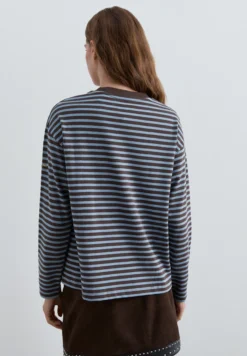 CAMISETA RAYAS DETALLE CUELLO
