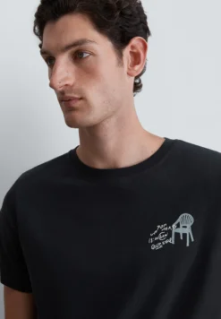 CAMISETA REGULAR FIT PRINT CONTRASTE